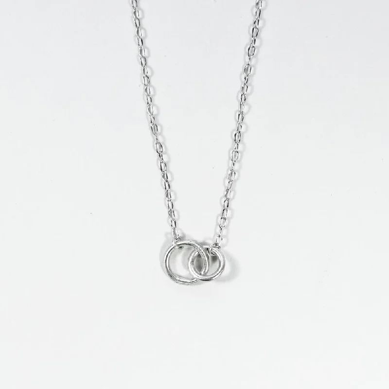 Custom Necklace for Special Celebrations-Silver Interlocking Circle Necklace