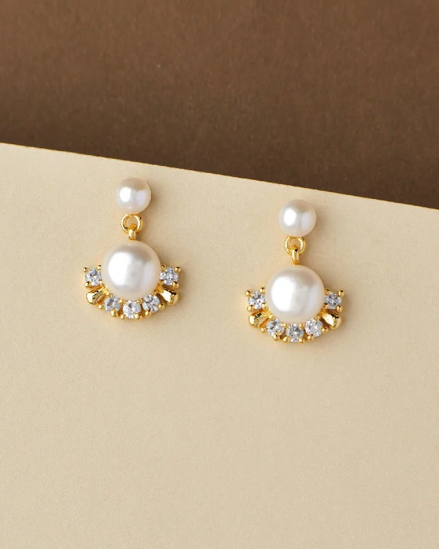 Flower Shaped Earrings-Pretty White Pearl Hang Earring