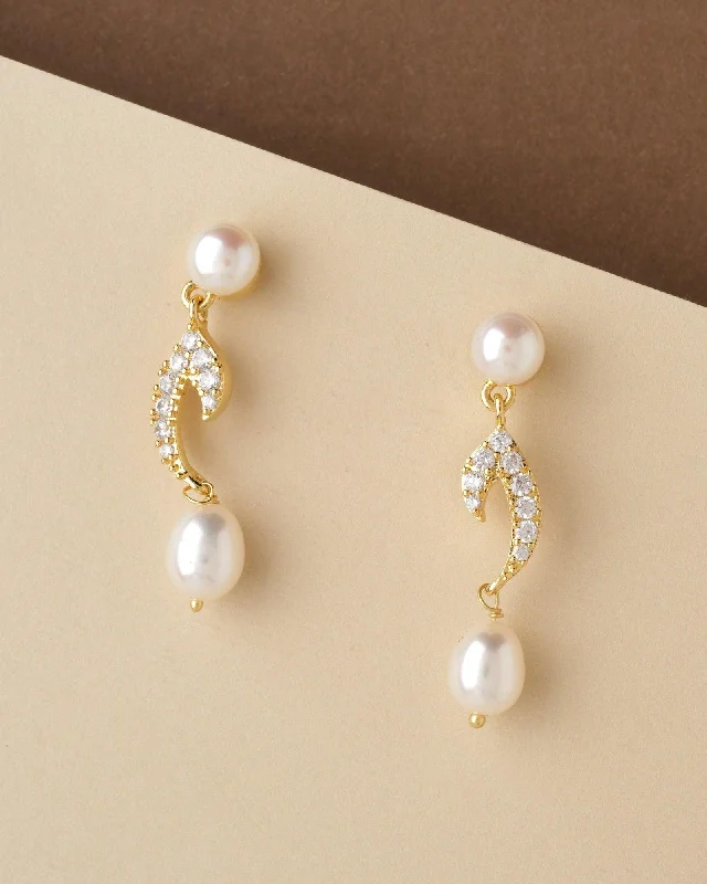 Statement Earrings for Special Occasions-Pretty Stone Studded Pearl Hang Earring