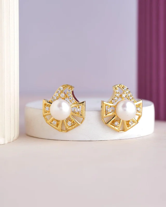 Unique Gem Earrings for Trendsetters-Trendy Stud Pearl Earring