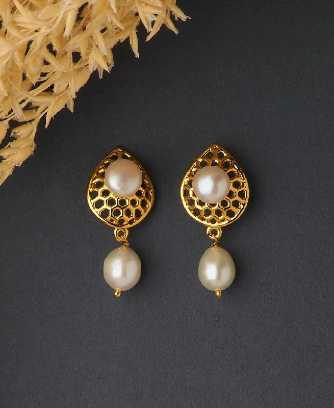 Artistic Earrings for Fashion Lovers-Trendy Pearl Hanging Earring