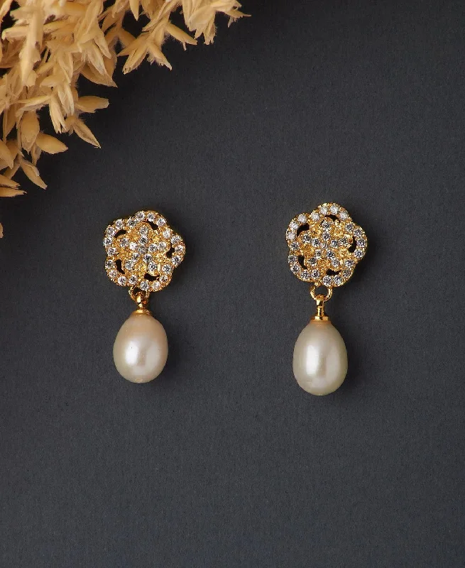 Drop Earrings for Formal Occasions-Trendy Pearl Hanging Earring