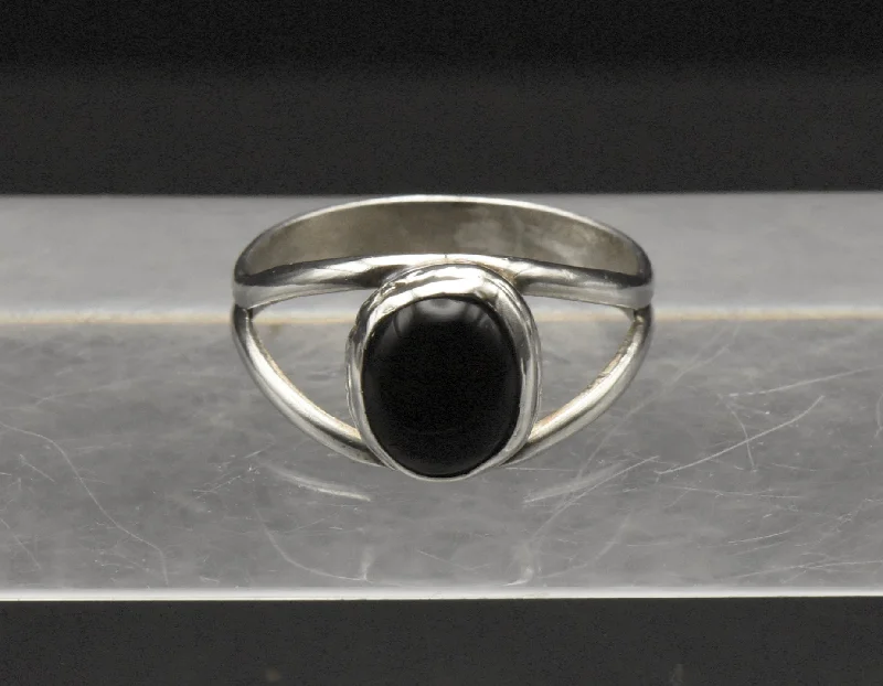 Elegant Gold Ring for Brides-Vintage Handmade Black Onyx Silver Ring - Size 8.75