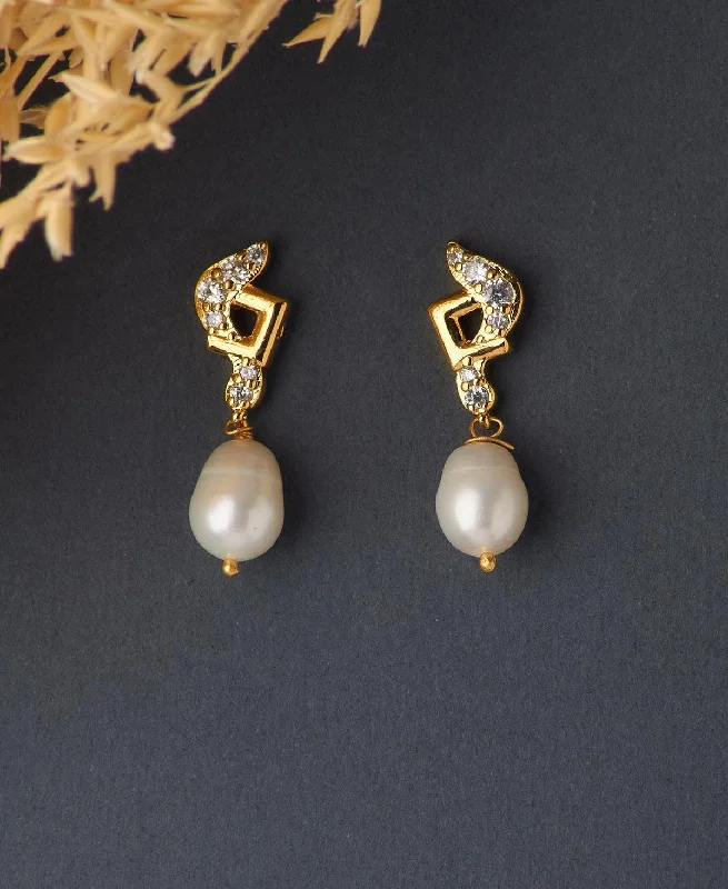 Stylish Drop Earrings for Casual Wear-Trendy White Pearl Hanging Earring