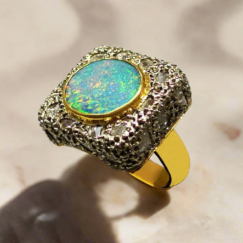 Stylish Wedding Band for Women-Ring in 18k Gold with an Australian bulder opal and diamonds chips (B-15)