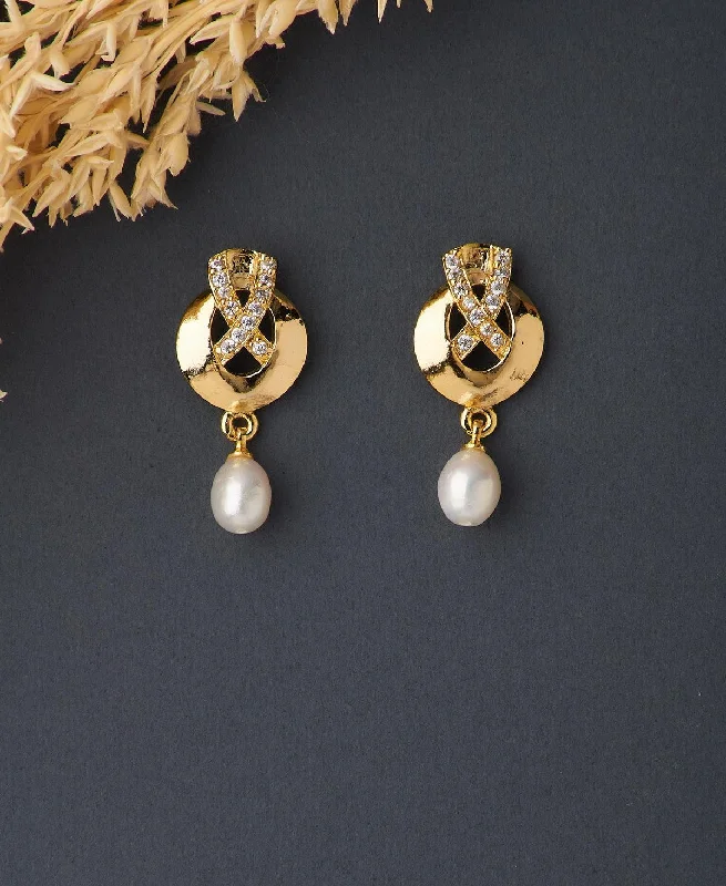 Funky Earrings for Casual Styles-Trendy Real Pearl Hanging Earring