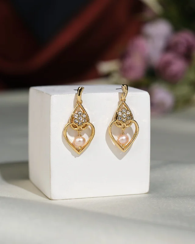 Modern Gold Earrings-Stylish Hang Earrings