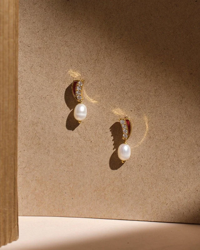 Chic Gold Earrings for Women-Vibrant Trigon Pearl Earring