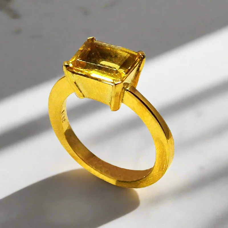 Beautiful Ruby Ring for Statement Look-Ring in 18k Gold with a faceted citrine (B-51)