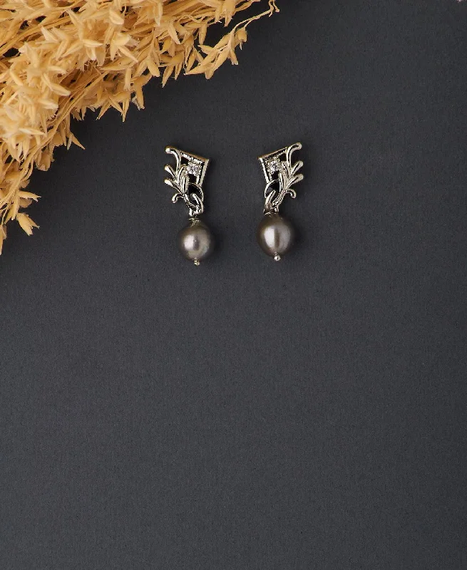 Elegant Gold Stud Earrings-Trendy Pearl Hang Earring