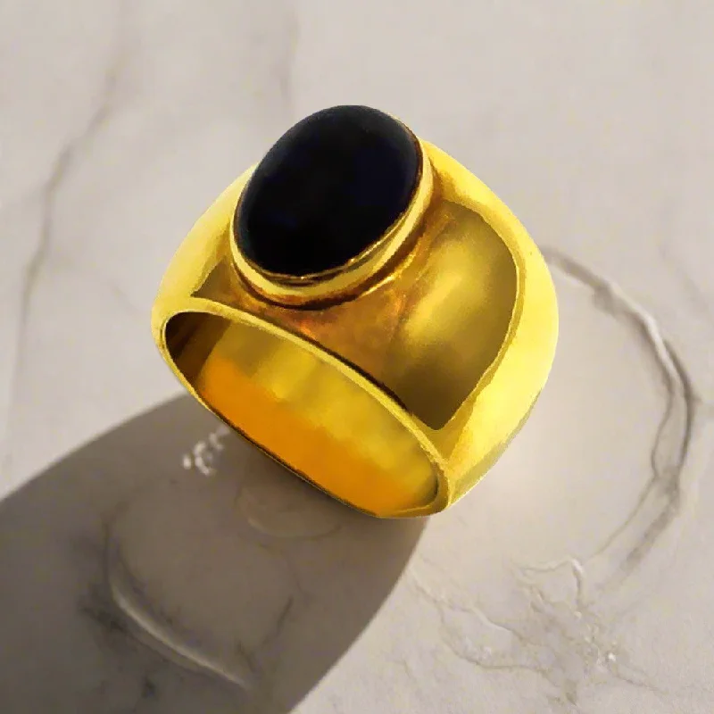 Unique Gold Ring for Fashionistas-Ring in 18k Gold with Iolite (B-36)