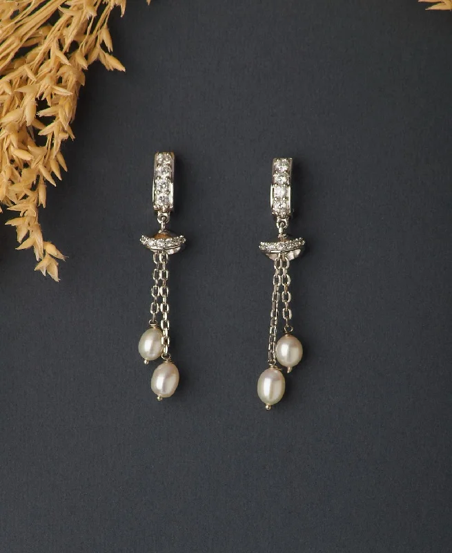 Classic Pearl Earrings for Brides-Simple & Smart Pearl Hanging Earring